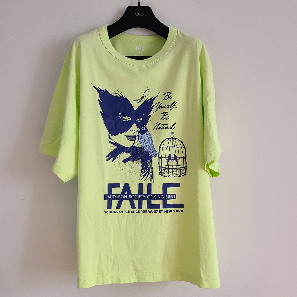 100% Cotton Uniqlo Graphic Lime Green T-Shirt